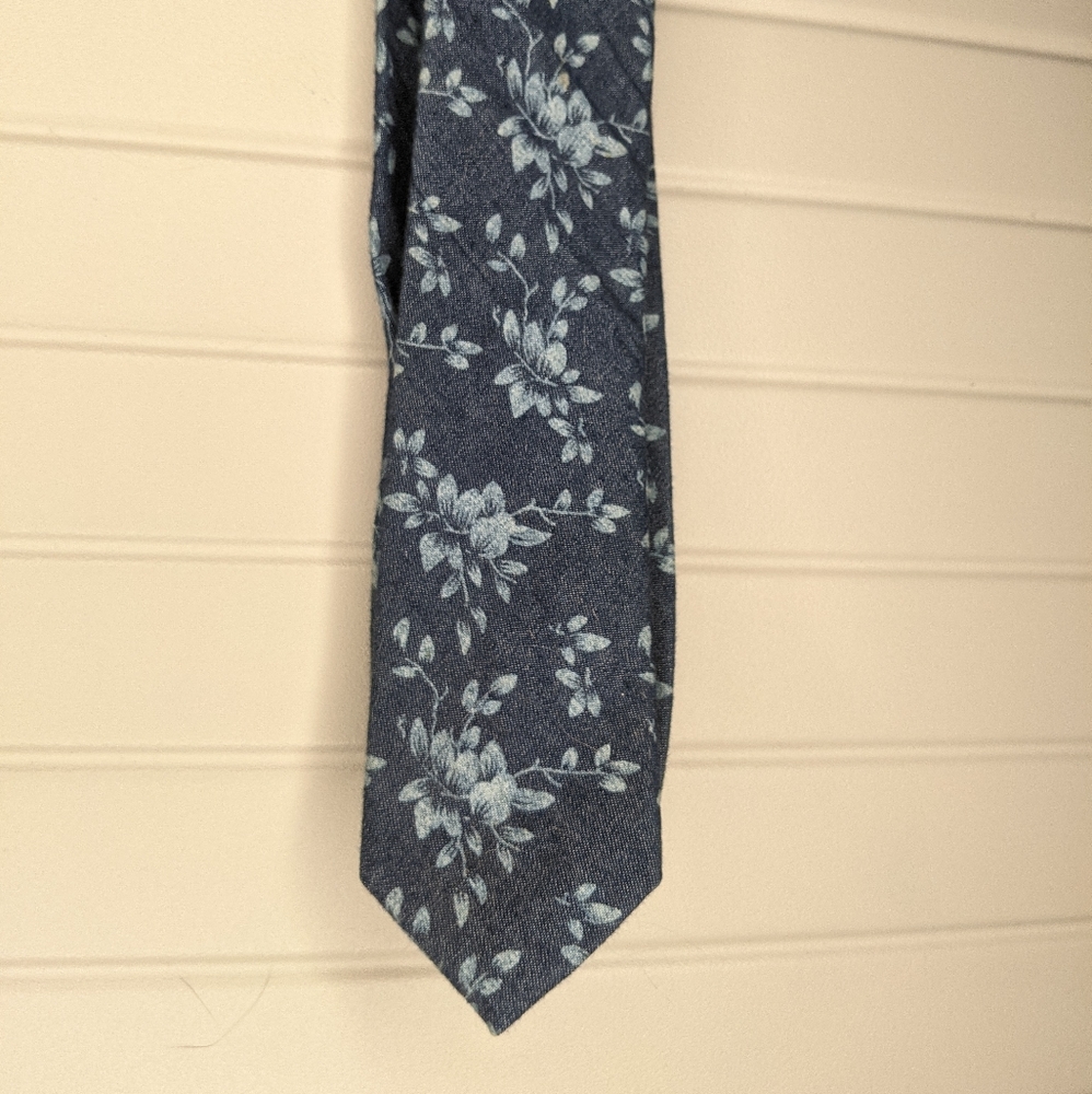 Original Penguin Toe with Blue Floral Pattern